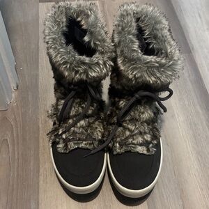 Cougar Black and Gray Faux Fur Winter Boots